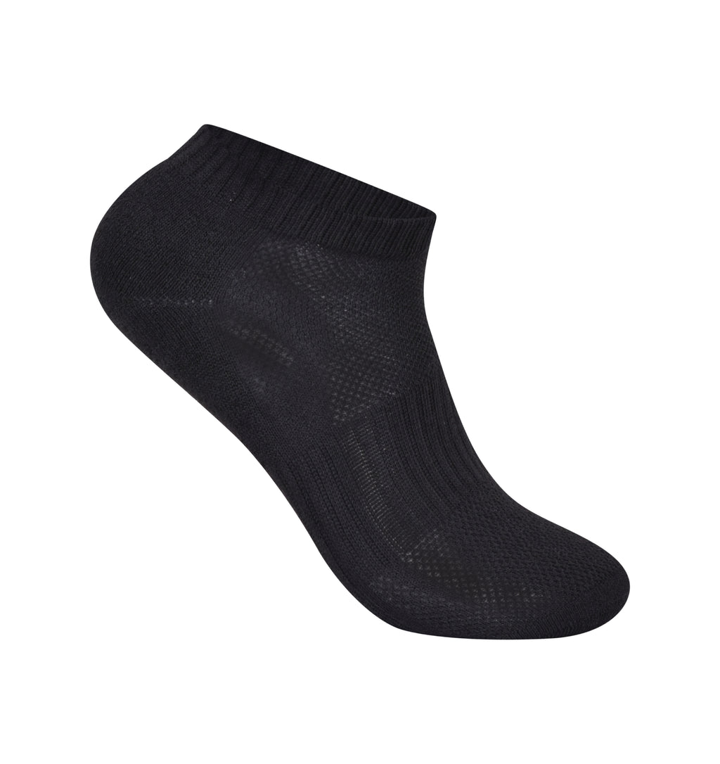 Girls black colour cushioned trainer socks breathable close up UK